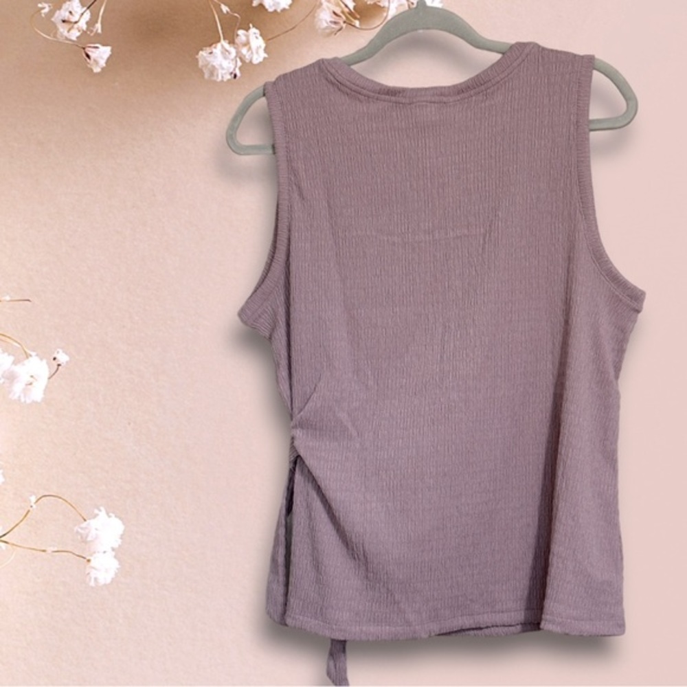 *NWT* Women's Nine‎ West Side Knot
Knit Tank Size L - Picture 3 of 5